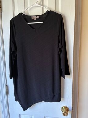 Chico's Black V-Neck Long Sleeve Tee